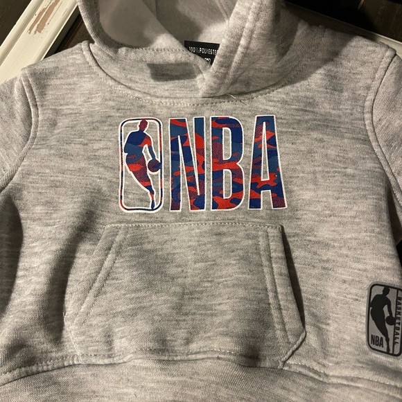 NBA baby hoodie, excellent condition. Size 0-3mo - Picture 5 of 5